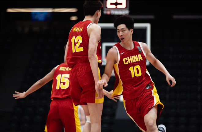 中国U19男篮惨遭4连败！排位赛将战法国