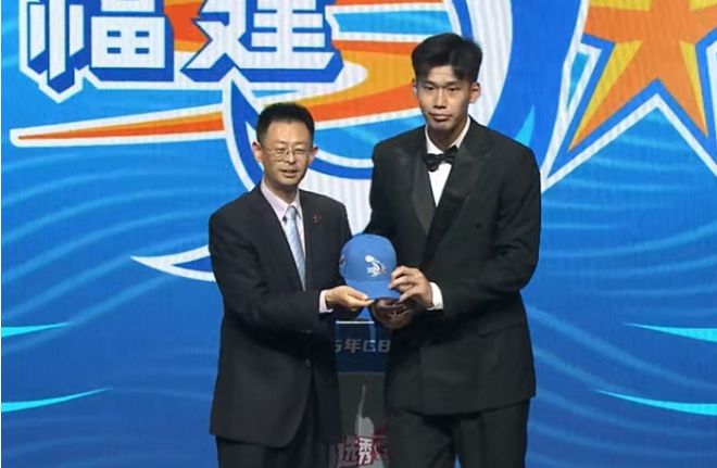 杨曦皓当选状元