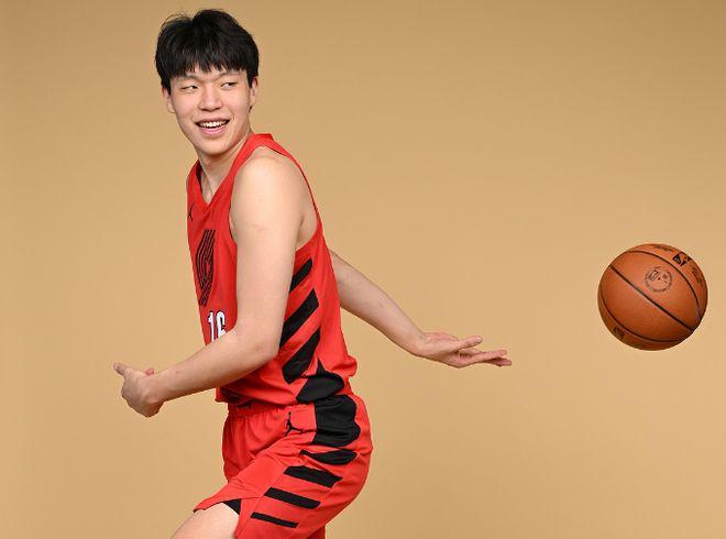 中国篮球新星杨瀚森