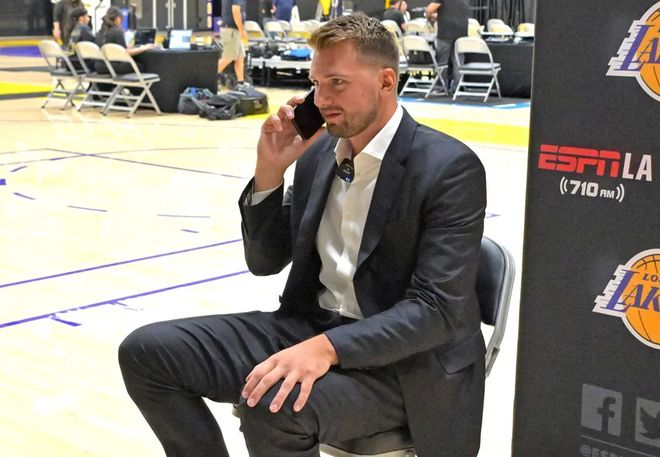 詹姆斯视频通话东契奇