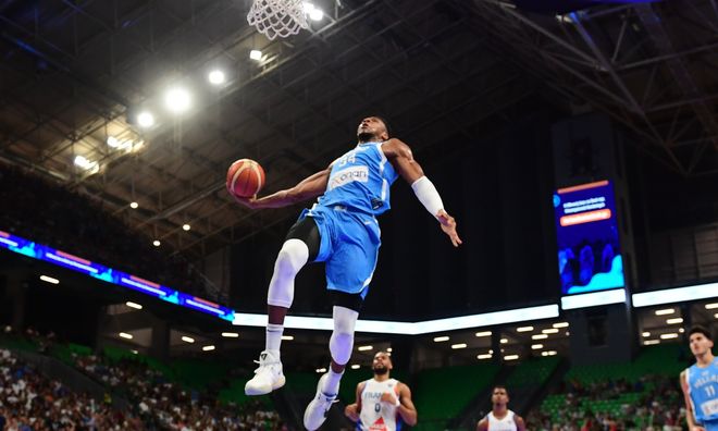 字母哥炸裂扣篮