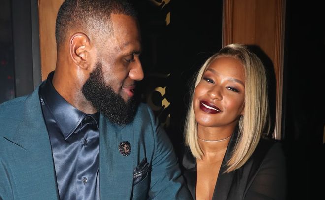 詹姆斯庆祝结婚12周年