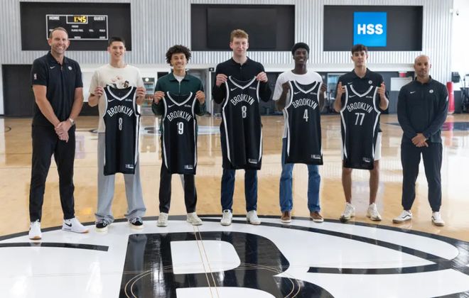 囊获五位首轮新秀