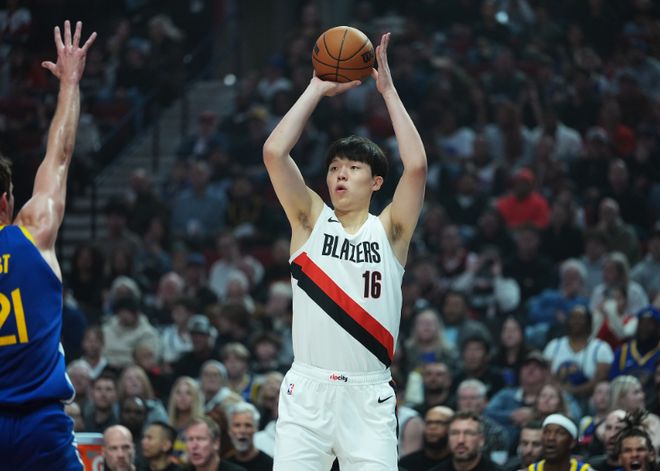 杨瀚森砍下NBA生涯首球！暴扣+两记盖帽助开拓者大胜勇士